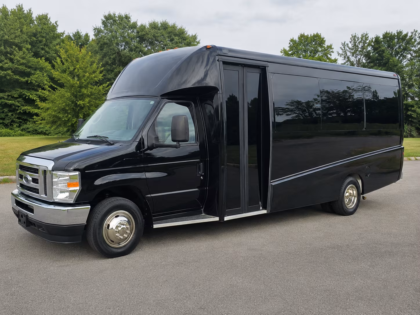 charter buses for large la habra prom groups and school transportation