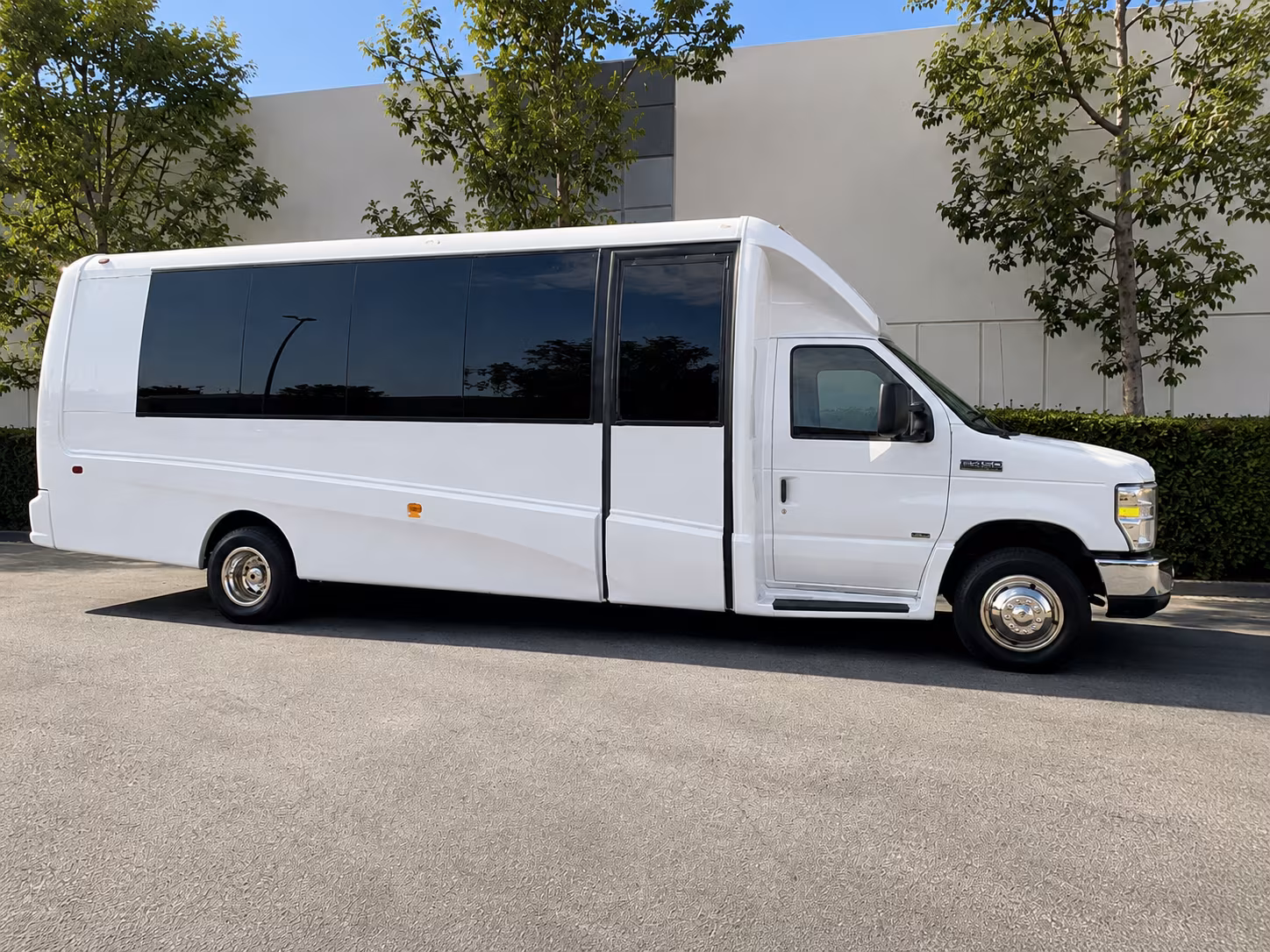 corporate airport transfer buses serving lax john wayne and ontario