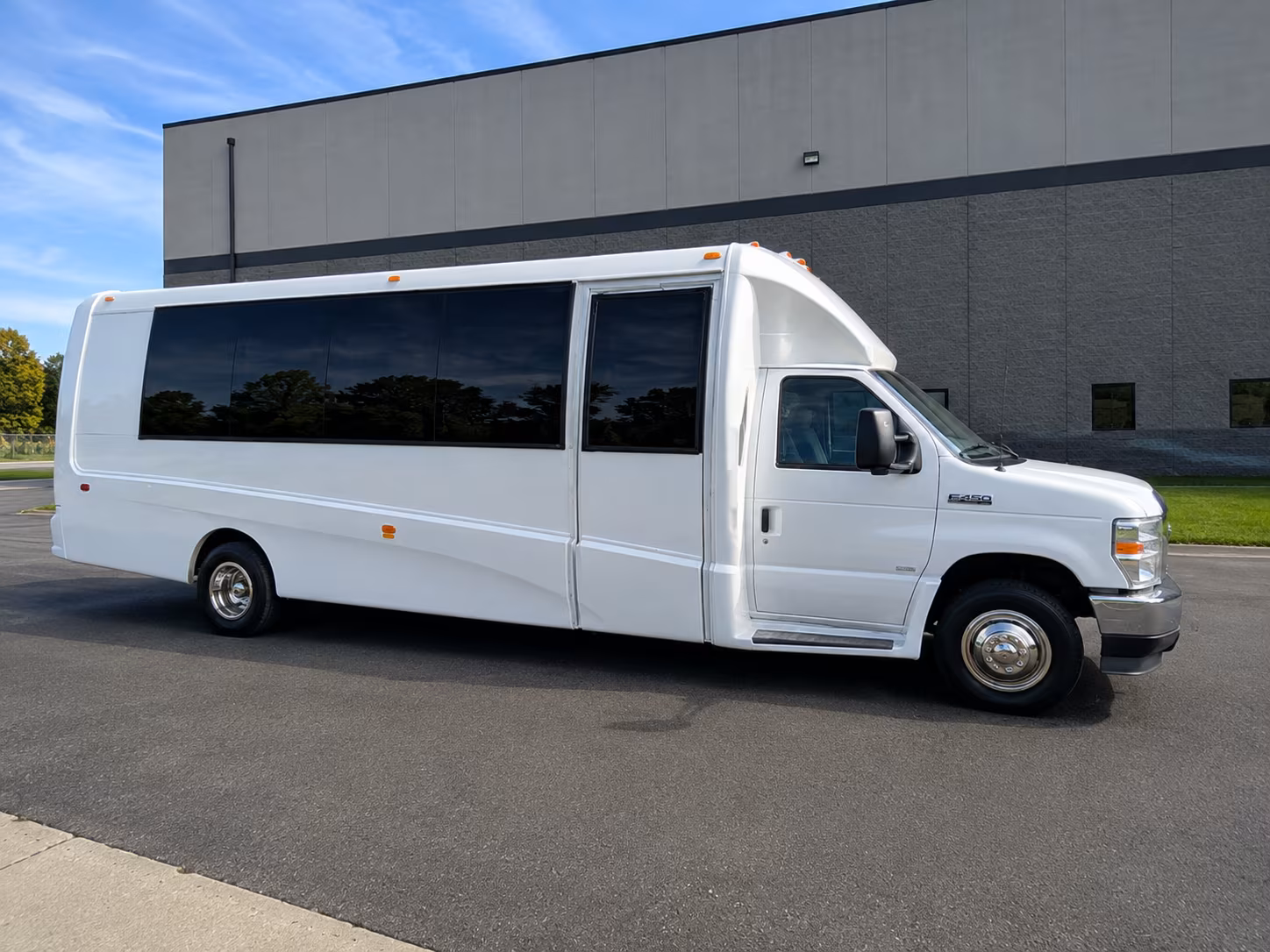 employee shuttle buses for la habra companies and business parks