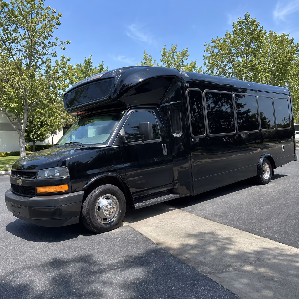 la habra 15 passenger party bus