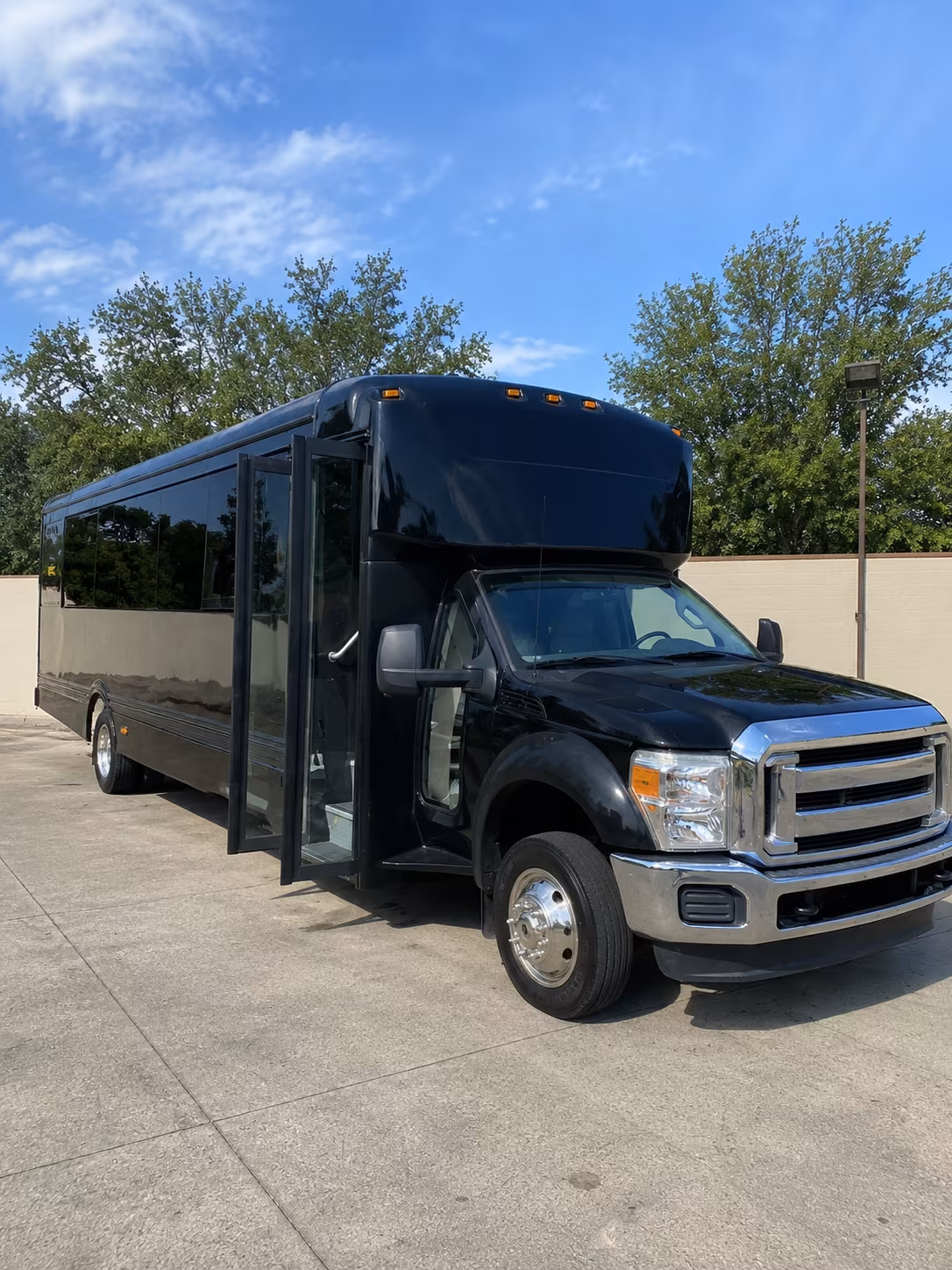 la habra 20 passenger party bus
